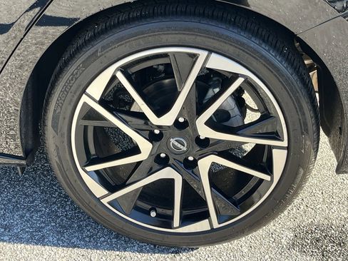 Certified 2025 Nissan Sentra SR image 30