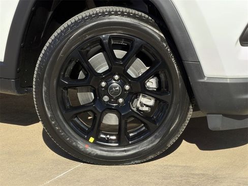 New 2026 Jeep Compass Latitude image 8