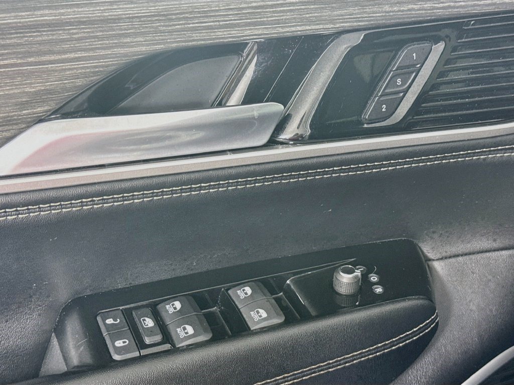 Used 2024 Jeep Wagoneer L Series II w/ Flexible Seating Group RWD image 23