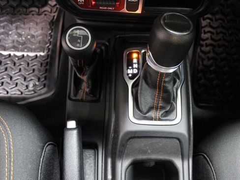 Used 2023 Jeep Gladiator Mojave w/ Cold Weather Group AWD/4WD image 31