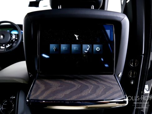 Used 2026 Rolls-Royce Cullinan AWD/4WD image 32