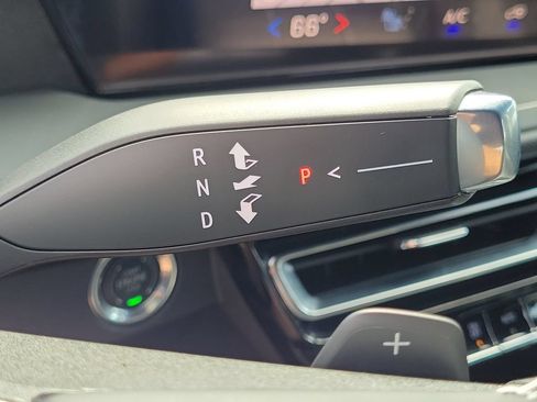 Used 2026 Chevrolet Traverse LT FWD image 13