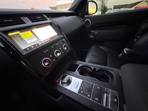 Used 2020 Land Rover Discovery SE image 22