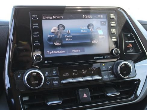 Used 2022 Toyota Highlander XLE AWD/4WD image 30