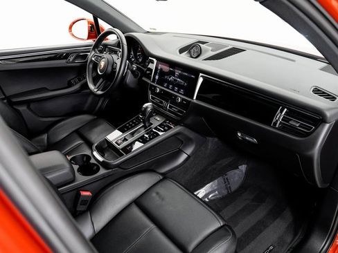 Used 2024 Porsche Macan image 24