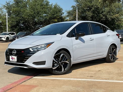 New 2025 Nissan Versa SR w/ Trunk Package image 2