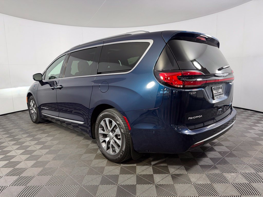 Used 2023 Chrysler Pacifica Pinnacle FWD image 9