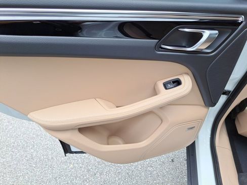 New 2026 Porsche Macan image 21