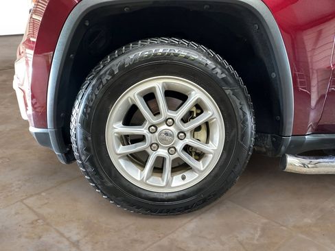 Used 2019 Jeep Grand Cherokee Laredo RWD image 31