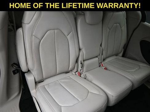 Used 2018 Chrysler Pacifica Touring-L Plus FWD image 49