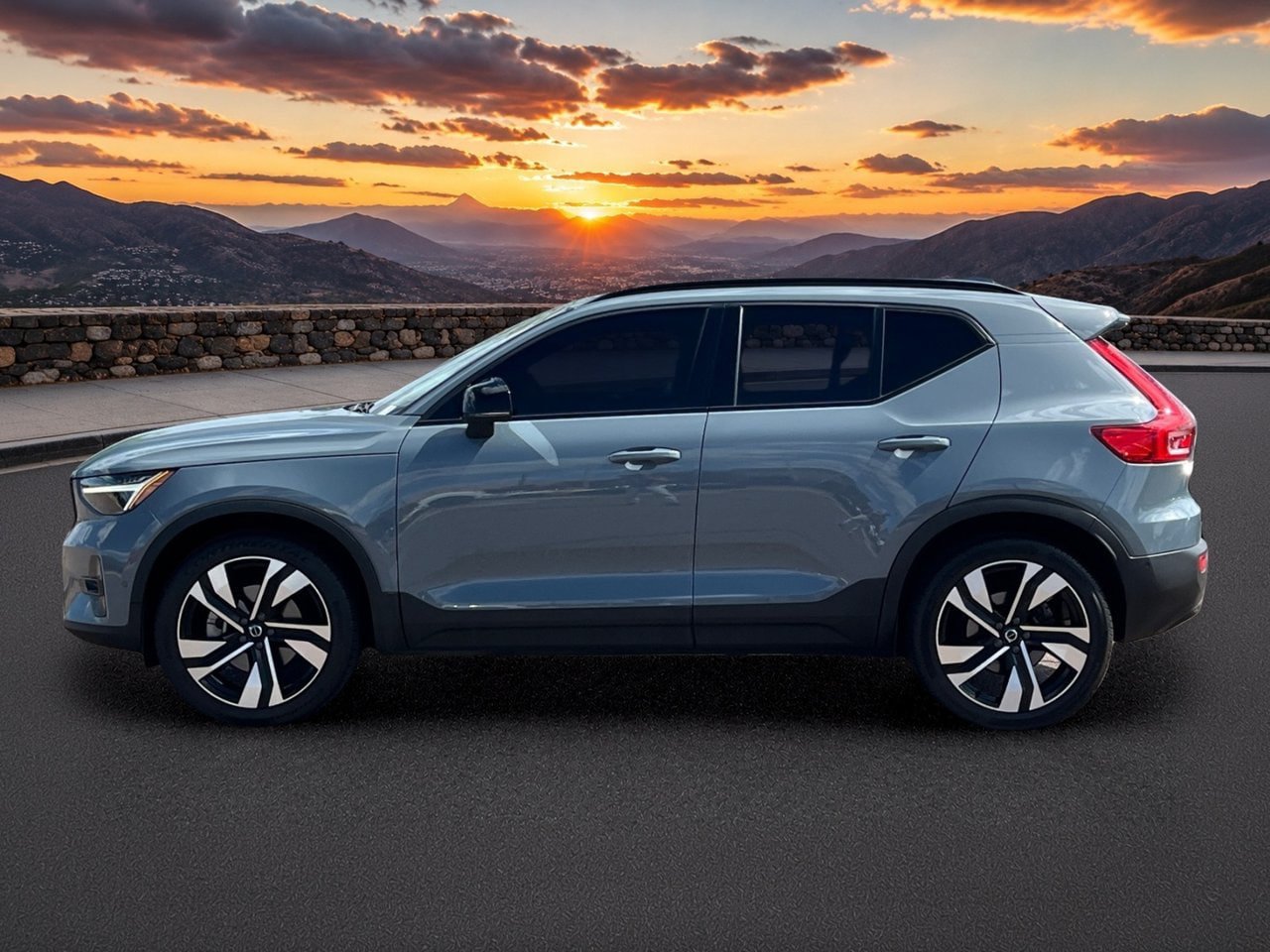 Used 2023 Volvo XC40 B5 Ultimate w/ Protection Package Premier AWD/4WD image 3