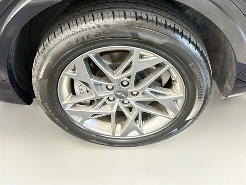 Used 2025 Genesis GV70 2.5T AWD/4WD image 11