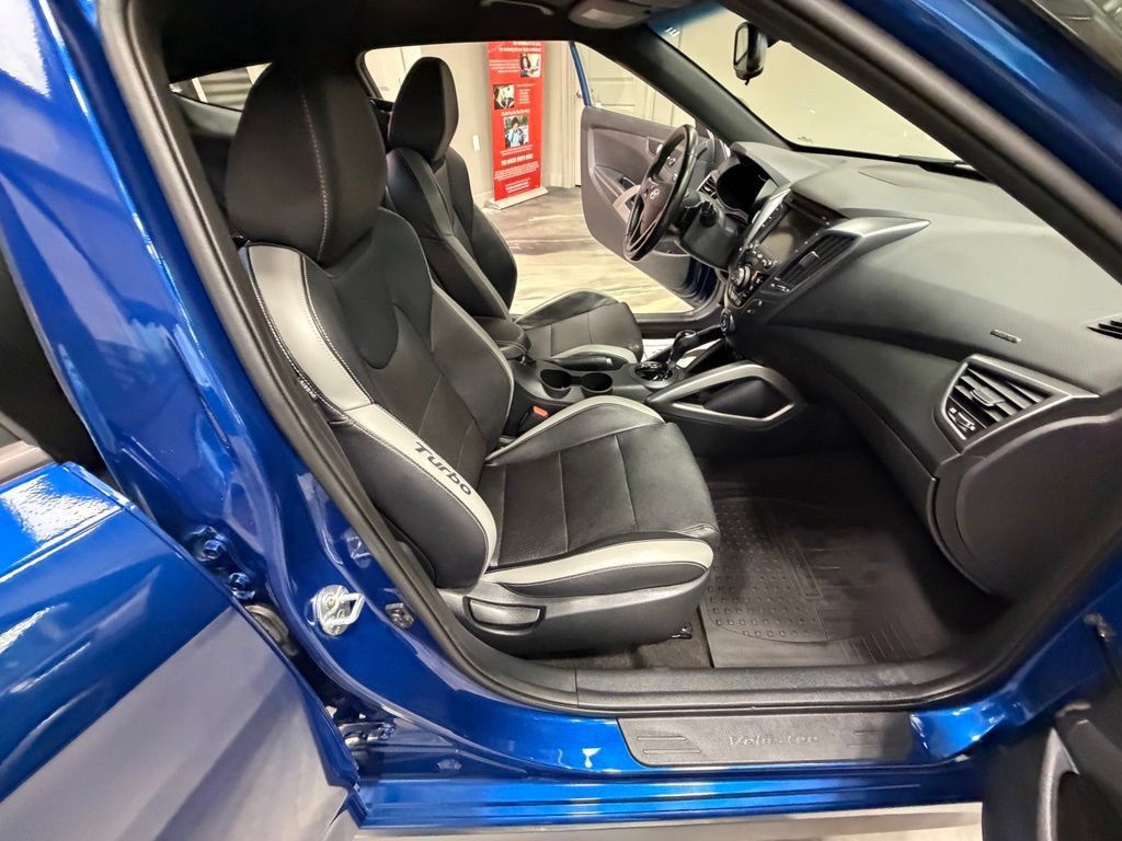 Used 2016 Hyundai Veloster Turbo FWD image 41