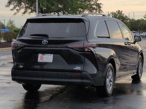 Certified 2024 Toyota Sienna XLE FWD image 5