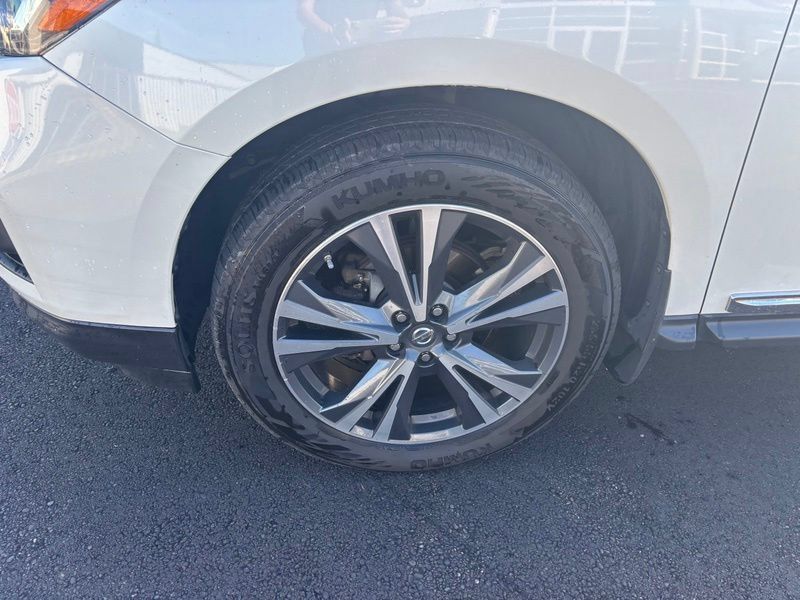 Used 2017 Nissan Pathfinder Platinum w/ Cargo Package AWD/4WD image 17