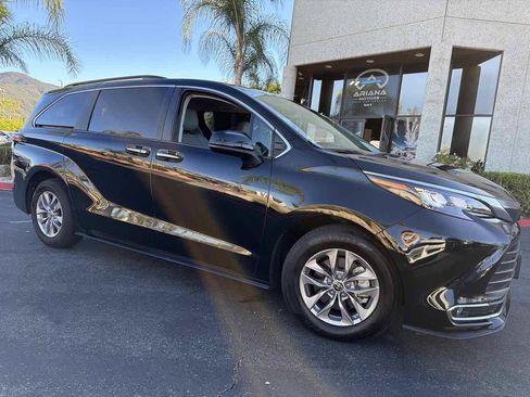 Used 2024 Toyota Sienna XLE FWD image 10