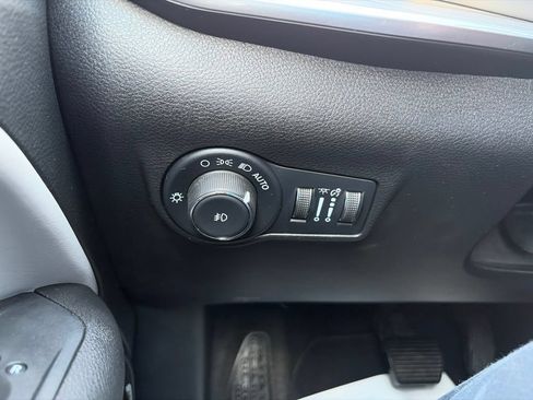 Certified 2025 Jeep Compass Limited AWD/4WD image 35