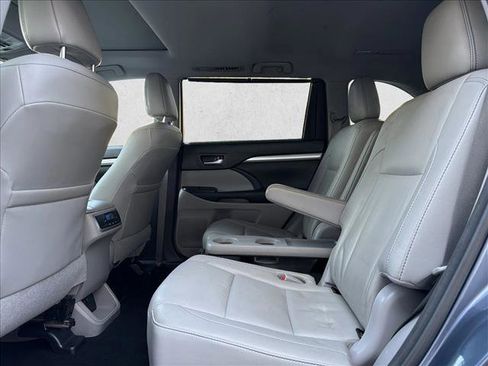 Used 2017 Toyota Highlander XLE image 23