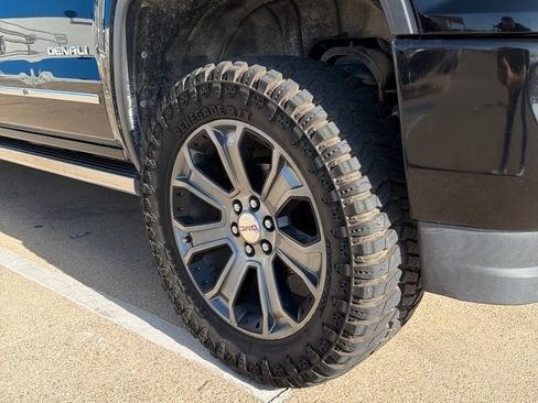 Used 2016 GMC Sierra 1500 Denali w/ Denali Ultimate Package AWD/4WD image 22