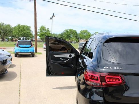 Used 2022 Mercedes-Benz GLC 300 image 11