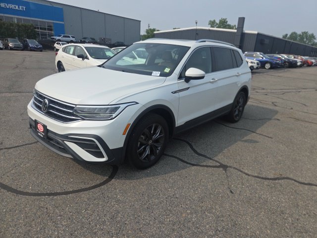 Used 2023 Volkswagen Tiguan SE w/ Panoramic Sunroof Package AWD/4WD image 1