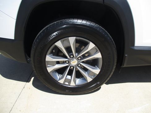 Used 2026 Chevrolet Equinox LT FWD image 12