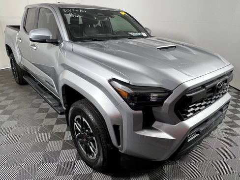 Used 2024 Toyota Tacoma TRD Sport RWD image 3