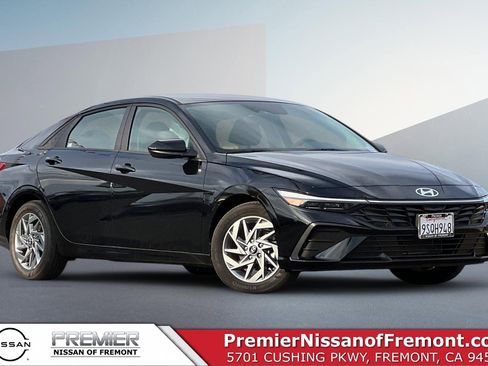 Used 2024 Hyundai Elantra SEL image 1