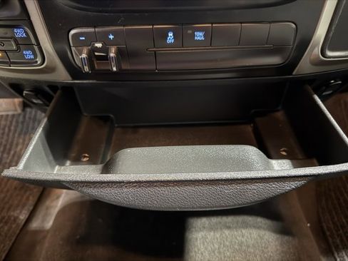 Used 2017 RAM 1500 Outdoorsman image 21