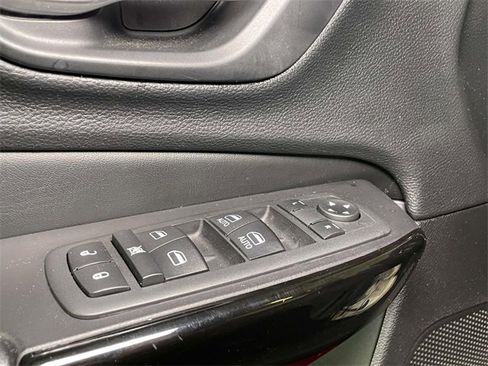 Used 2020 Jeep Cherokee Latitude Plus image 32