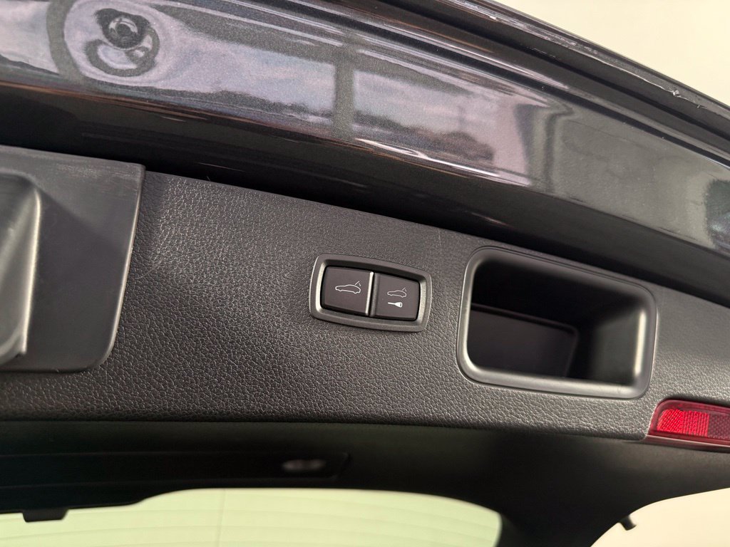 Certified 2021 Porsche Macan AWD/4WD image 45