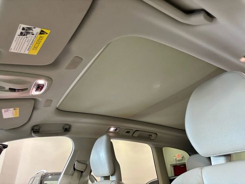 Used 2019 Volvo XC60 T5 Momentum w/ Premium Package image 12