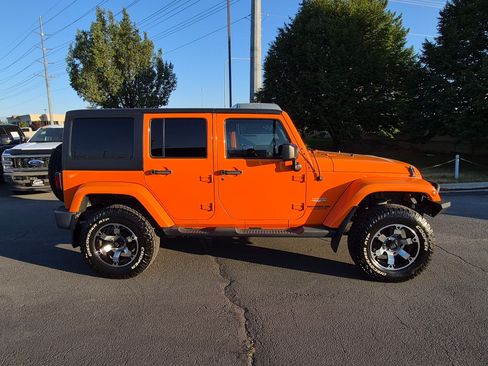Used 2013 Jeep Wrangler Unlimited Sahara w/ Connectivity Group AWD/4WD image 2