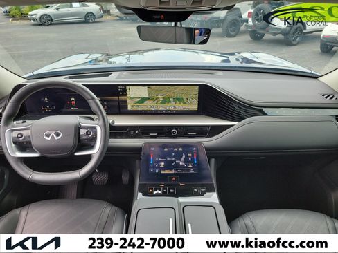 Used 2025 INFINITI QX80 Luxe RWD image 16