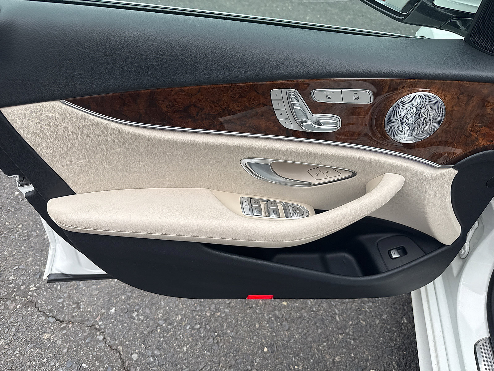 Used 2017 Mercedes-Benz E 400 4MATIC Wagon image 33