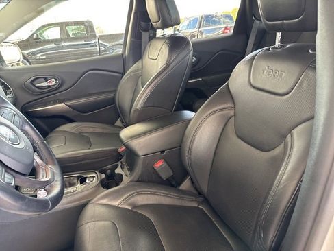 Used 2020 Jeep Cherokee Limited image 17