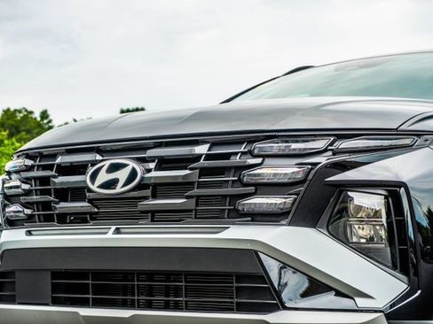 Used 2025 Hyundai Tucson SEL FWD image 2