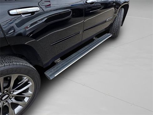 Used 2020 Cadillac Escalade Premium Luxury w/ Escalade Sport Edition image 9