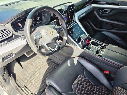 Used 2022 Lamborghini Urus AWD/4WD image 17