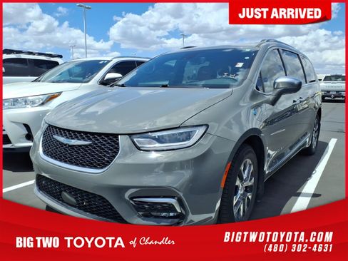 Used 2021 Chrysler Pacifica Pinnacle FWD image 1