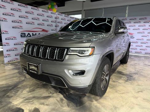 Used 2017 Jeep Grand Cherokee Limited w/ Luxury Group II AWD/4WD image 2