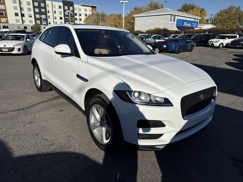 Used 2018 Jaguar F-PACE Premium image 4
