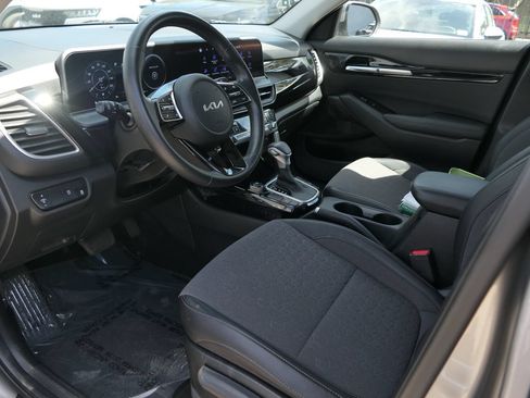 Used 2024 Kia Seltos S FWD image 11