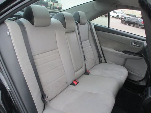 Used 2017 Toyota Camry XSE image 18