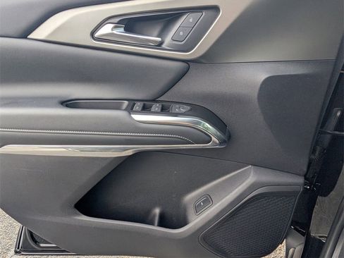 Used 2024 Chevrolet Traverse LT image 23