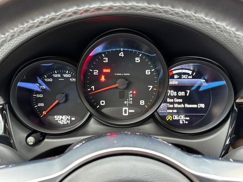 Used 2018 Porsche Macan AWD/4WD image 32