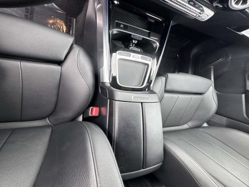 Used 2025 Mercedes-Benz GLB 250 image 24
