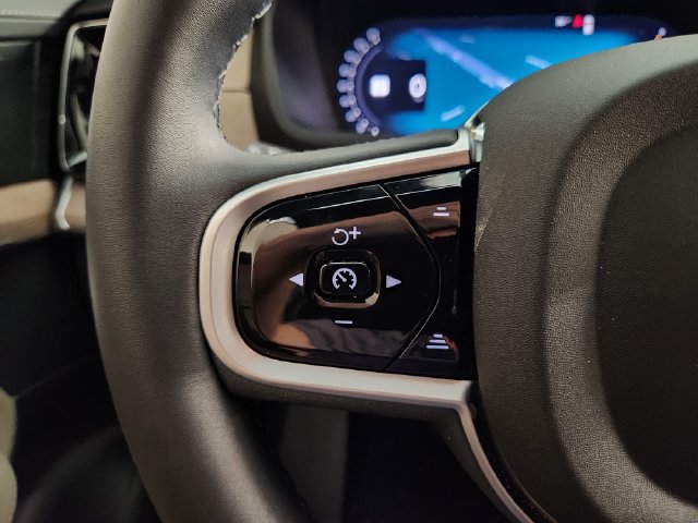 Certified 2026 Volvo XC90 B6 Plus w/ Protection Package Premier AWD/4WD image 28