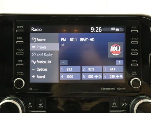 Used 2021 Toyota Highlander XLE AWD/4WD image 22