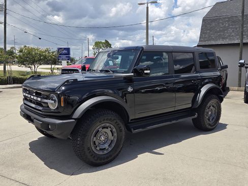 Used 2025 Ford Bronco Outer Banks w/ Sasquatch Package AWD/4WD image 3